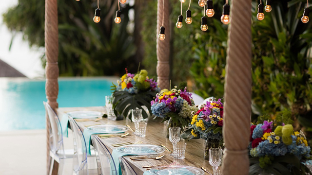 Grand Cliff Front Residence - Flower table pool
